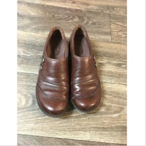 CLARKS sz 8N Brown Shoes Slip On Bendables